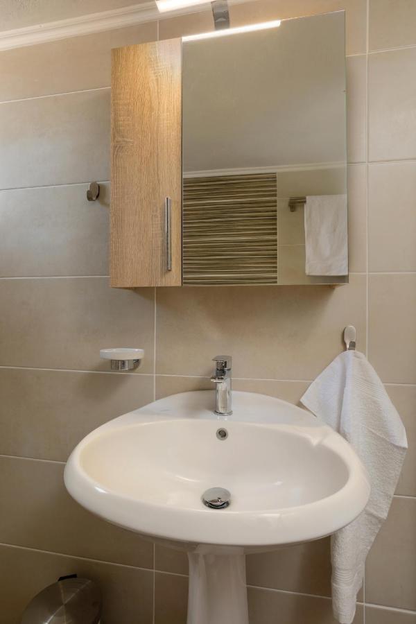 Apartment Elena Hara